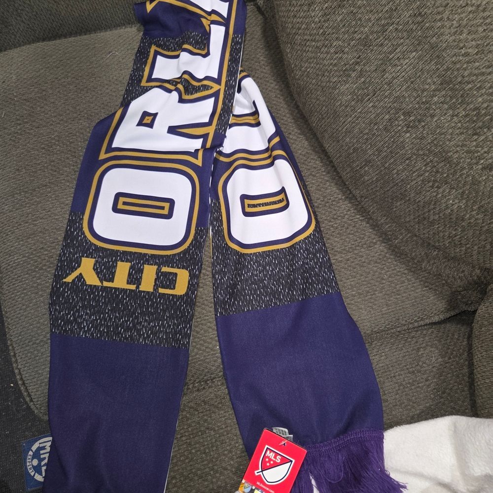 NWT Official MLS Orlando City Scarf Knit Purple Gold Lions Fan Gear Reversable